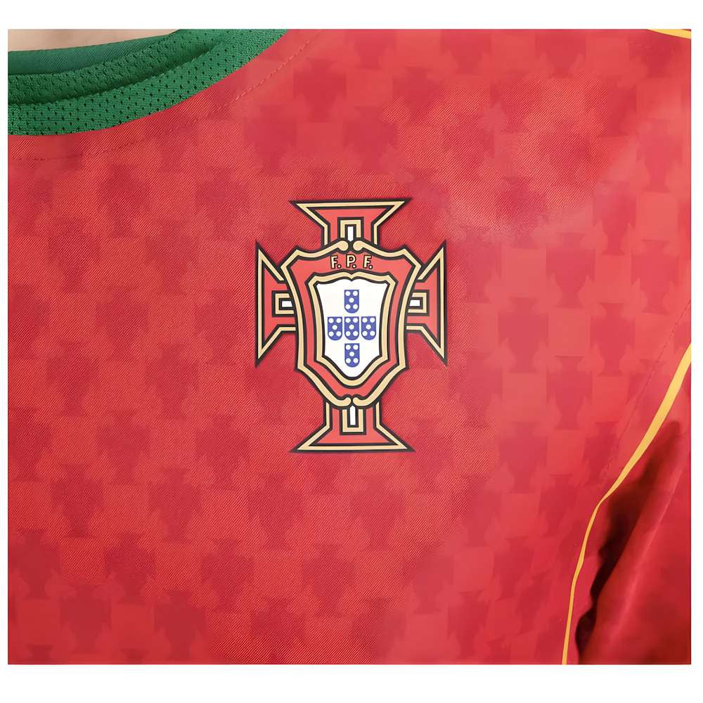 Portugal 2004 Reissue Home Shirt (C.Ronaldo 17)_4