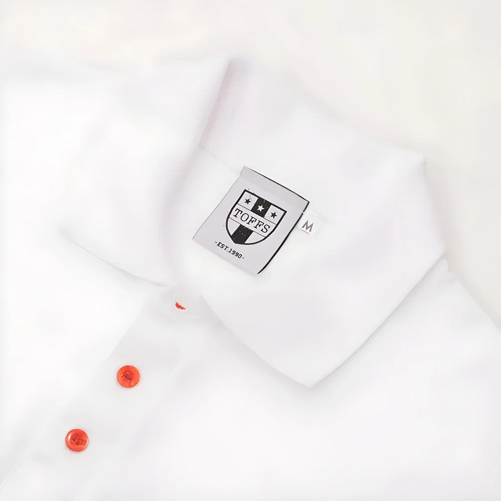 Regular Fit. Embroidered badge. Ribbed collar. Three-button placket. Short sleeves with ribbed armba_2